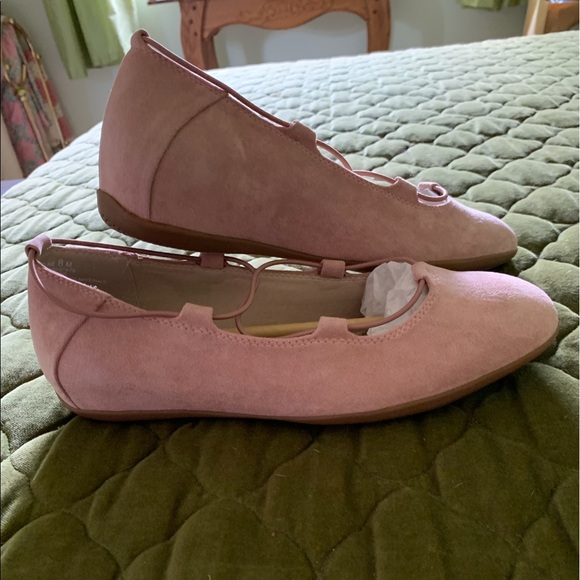 NIB Baretraps Pink Suede Flat Size 8 - Picture 3 of 6